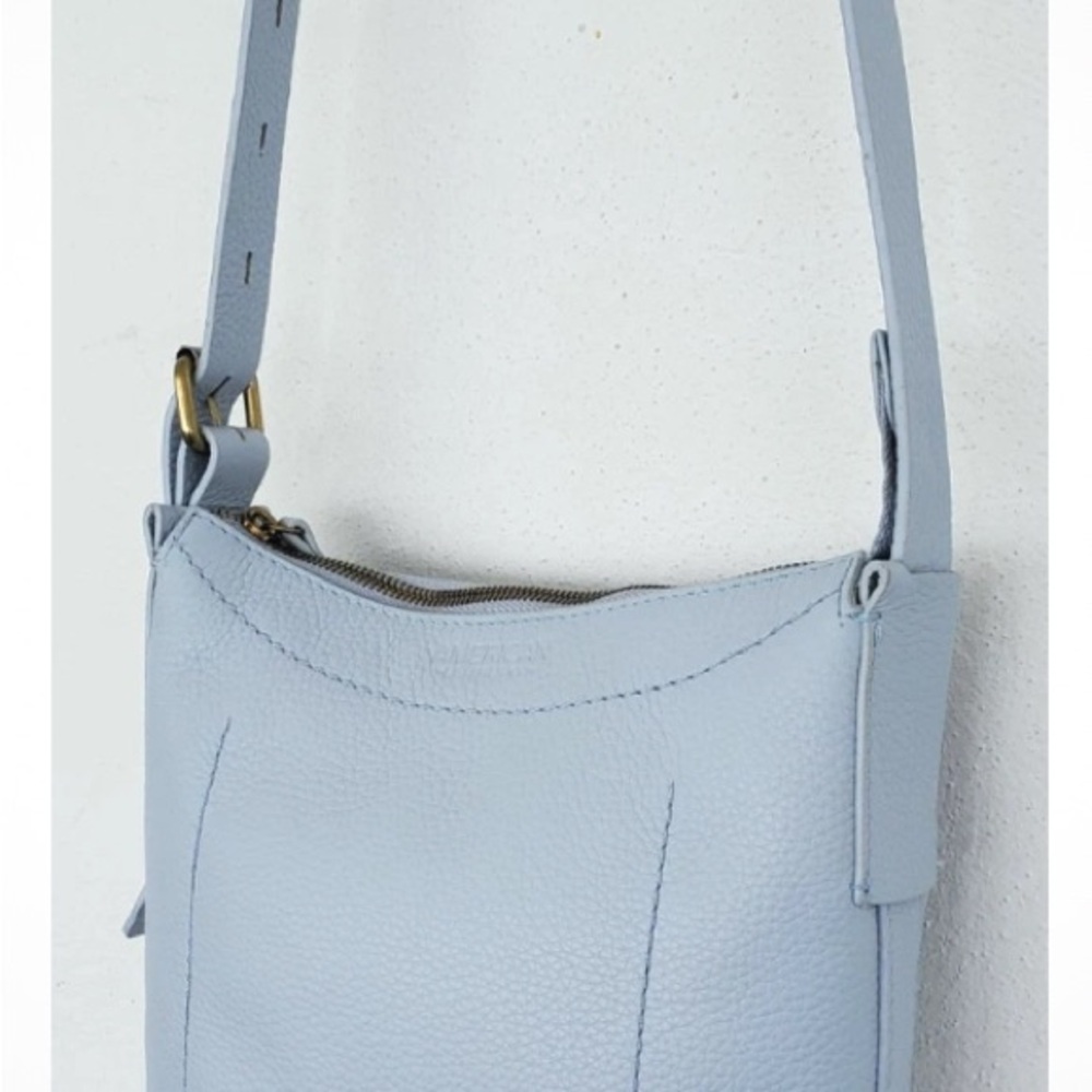 Beautiful periwinkle pebble leather shoulder/crossbody bucket bag